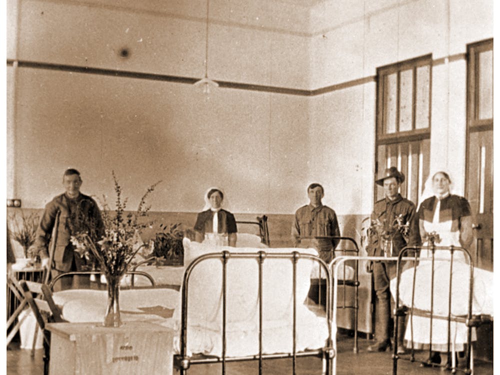 Patients and staff in a repatriation ward, circa 1918