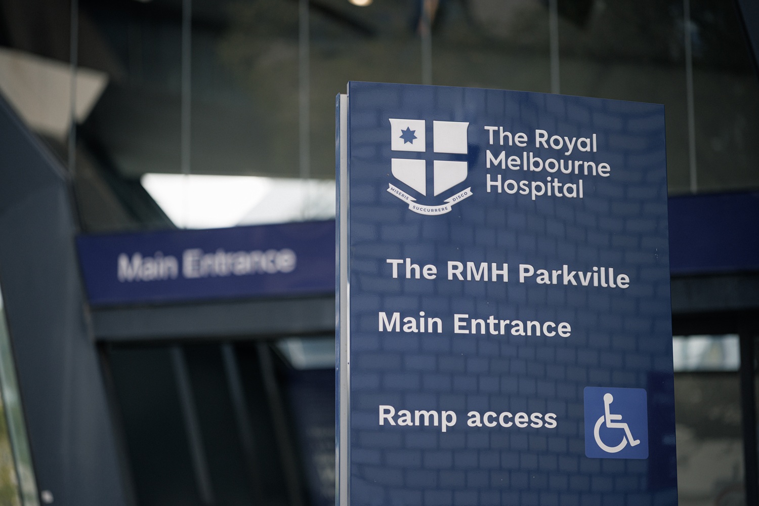 sign-leading-to-the-main-entrance-of-the-royal-melbourne-hospital.jpg